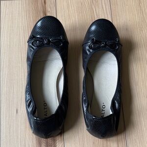 Rialto size 6 black flats